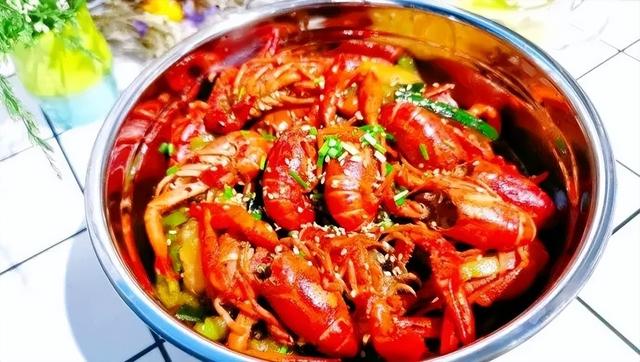 自制小龍蝦發(fā)朋友圈怎么說，大龍蝦發(fā)朋友圈說什么？