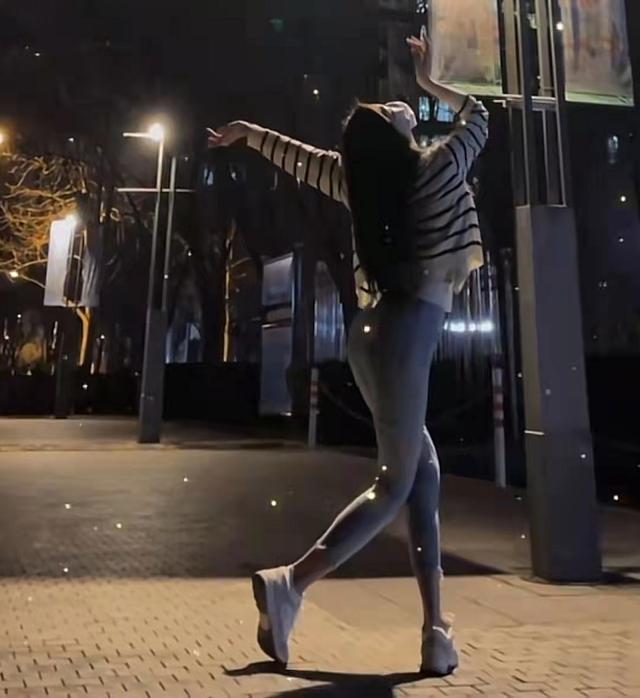 女兒跳舞視頻發(fā)朋友圈怎么配文字，女兒跳舞發(fā)朋友圈怎么樣寫？