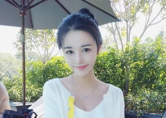抖音贊美女人漂亮的句子求關(guān)注，抖音贊美女人漂亮的句子求關(guān)注怎么說(shuō)？