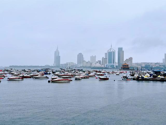 適合下雨天的朋友圈雨天唯美圖片，下雨天的句子適合發(fā)朋友圈詩(shī)句？