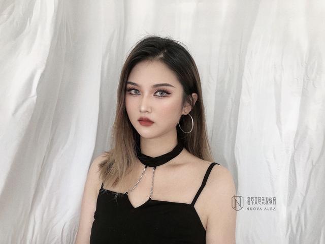 美甲培訓(xùn)班要多少錢一個(gè)月（一般學(xué)美甲多少錢）