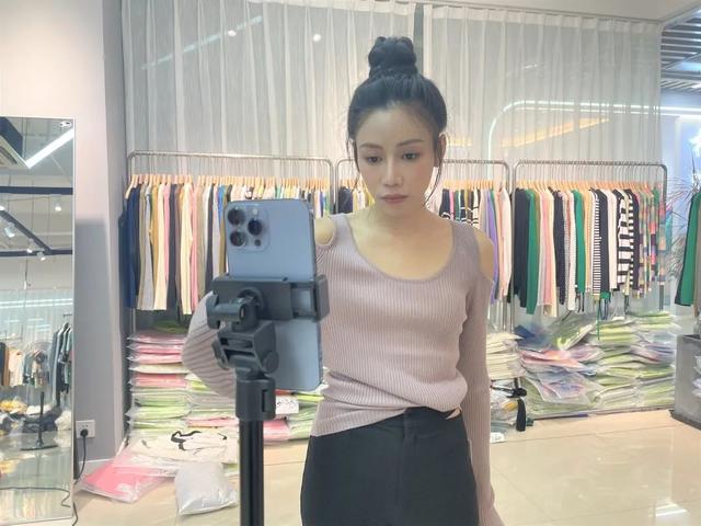 女生開直播賺錢嗎（女生做什么直播掙錢）