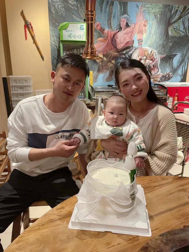 結(jié)婚2年紀(jì)念日的唯美句子發(fā)朋友圈，結(jié)婚兩周年紀(jì)念日朋友圈說(shuō)說(shuō)圖片？