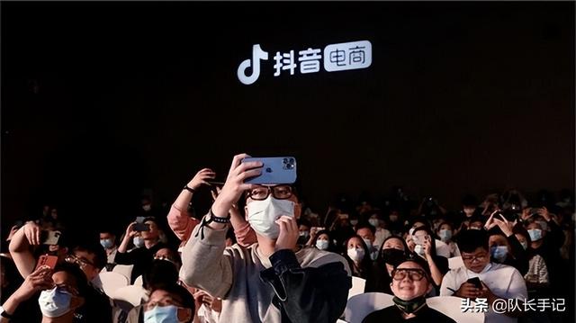 021抖音網(wǎng)紅排名前100名（抖音網(wǎng)紅排名前100名圖片）"