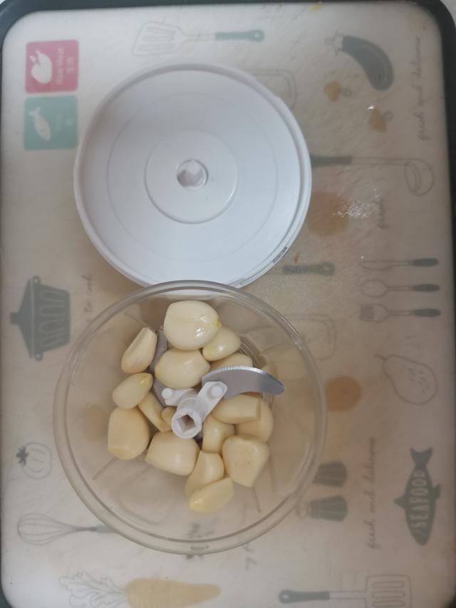 蝦仁粉絲蒜蓉做法大全圖解視頻，蝦仁粉絲蒜蓉做法大全圖解圖片？