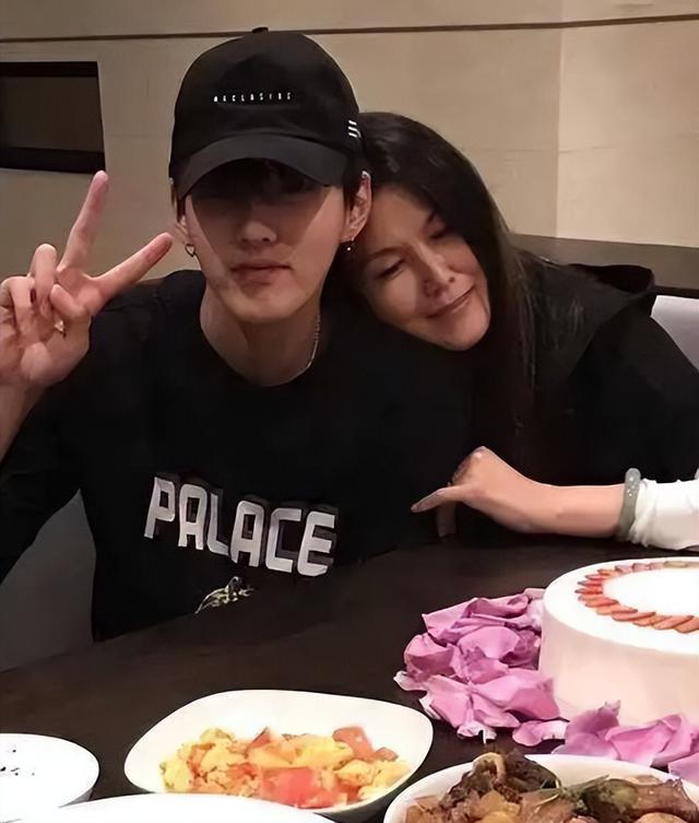 吳亦凡與上海14歲女粉絲，吳亦凡上海14歲女粉絲？