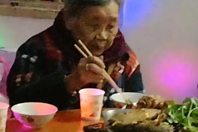 媽媽生日快樂祝福語發(fā)朋友圈簡短，媽媽生日快樂祝福語發(fā)朋友圈簡短句子？