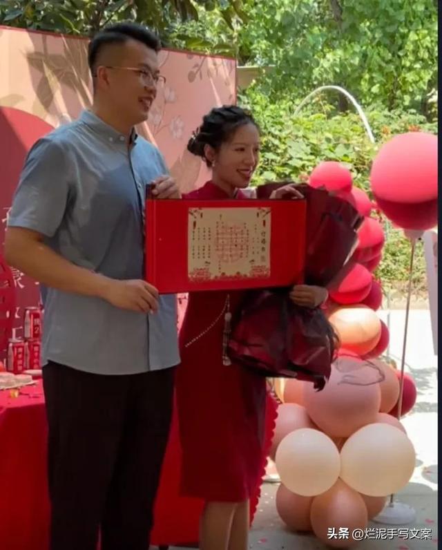 訂婚文案朋友圈簡短，女兒訂婚文案朋友圈簡短？