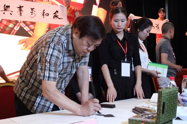 直播間字畫為什么便宜好多，直播間字畫為什么便宜好多啊