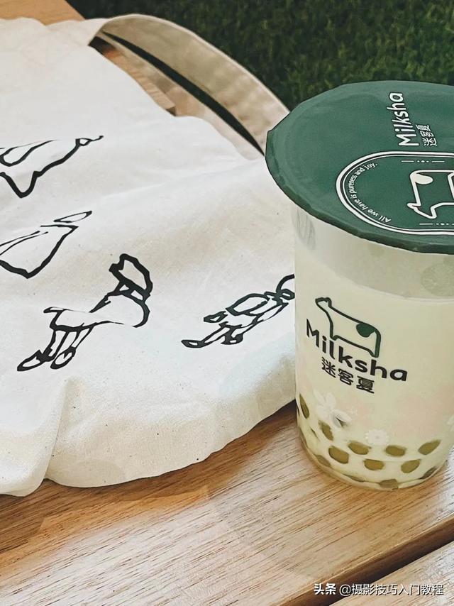 發(fā)朋友圈的手拿奶茶圖片蜜雪冰城，發(fā)朋友圈的手拿奶茶圖片高清？
