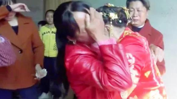 個伴娘紅包一般給多少錢合適（4個伴娘紅包一般給多少錢呢）"
