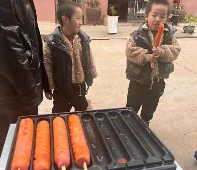 大學(xué)學(xué)校擺攤做什么生意好（在大學(xué)擺攤哪種生意好）