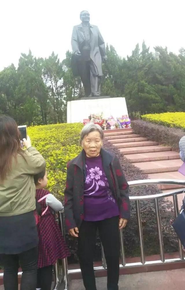 媽媽生日快樂祝福語發(fā)朋友圈簡短，媽媽生日快樂祝福語發(fā)朋友圈簡短句子？