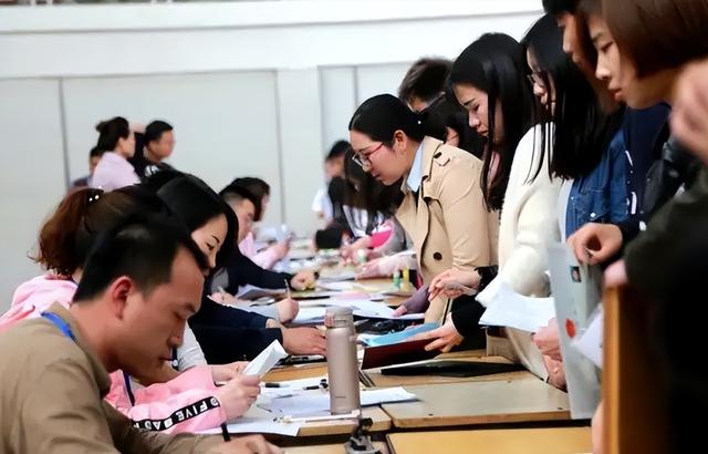縣城煙草公司工資多少錢一個(gè)月?。h級(jí)煙草公司的工資一個(gè)月大概多少）