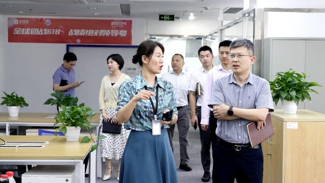 全球第一家上市的互聯(lián)網(wǎng)電商平臺，全球最早的電商平臺？