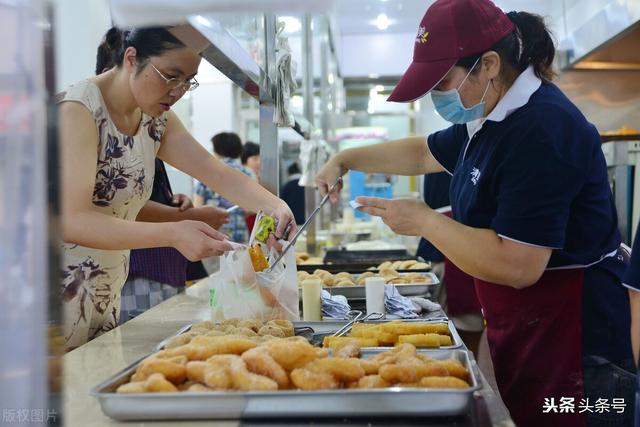 路邊攤早餐賣什么賺錢快（路邊攤早餐賣什么賺錢呢）
