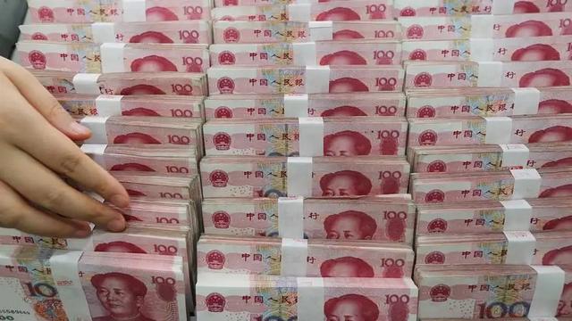 沒學歷干什么行業(yè)賺錢女，沒學歷干什么行業(yè)賺錢女生？