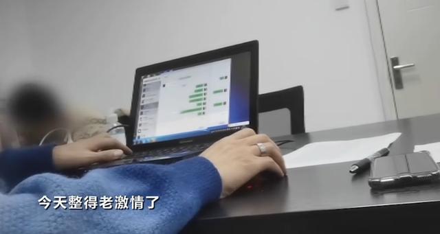 15晚會(huì)：網(wǎng)紅直播很羞恥，老壇酸菜很惡心，一幕幕看著背后發(fā)涼"
