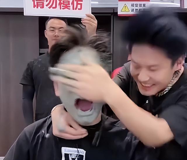 小楊哥在哪里直播帶貨視頻，小楊哥在哪里平臺直播幾點(diǎn)直播