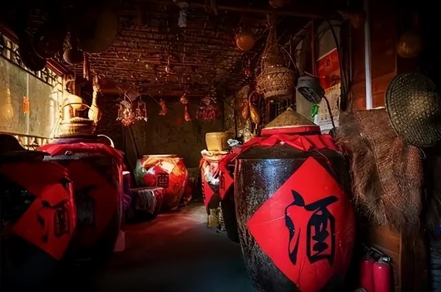 在鎮(zhèn)上開(kāi)個(gè)賣(mài)散酒的店怎么樣（賣(mài)散酒掙錢(qián)嗎利潤(rùn)多少）