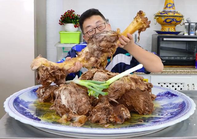 00萬的粉絲吃播一場能賺多少錢（吃播能賺多少錢）"