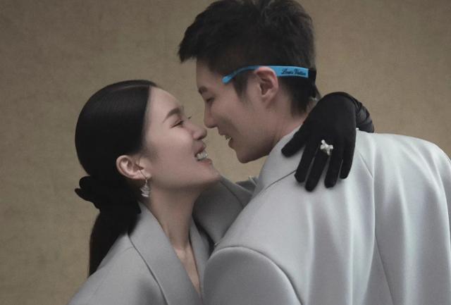 領(lǐng)證朋友圈文案短句，結(jié)婚領(lǐng)證朋友圈文案短句？