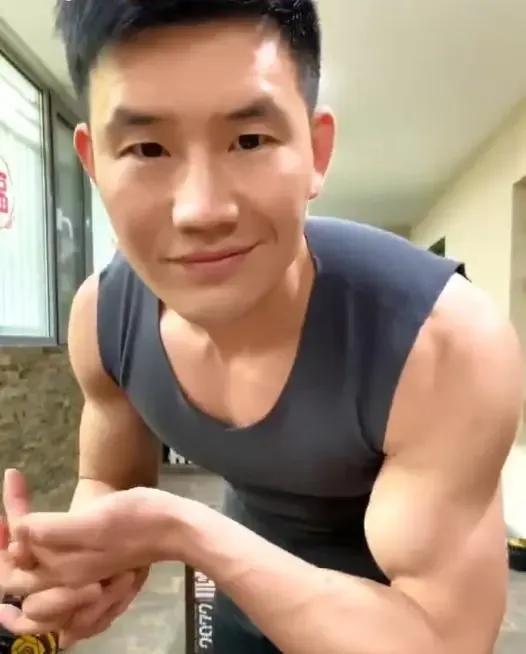 嘎子的抖音，抖音上有個(gè)簡(jiǎn)單哥是干什么的？
