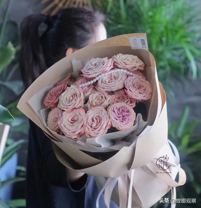 在小縣城自己創(chuàng)業(yè)干點(diǎn)什么好,自己有4百平的二屋門(mén)面房，小縣城自己的門(mén)面做什么小生意好？