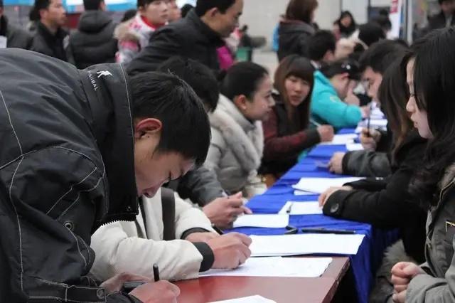 什么專業(yè)最賺錢 適合女生的工作（什么專業(yè)最賺錢 適合女生的職業(yè)）