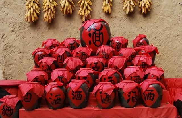 在鎮(zhèn)上開(kāi)個(gè)賣(mài)散酒的店怎么樣（賣(mài)散酒掙錢(qián)嗎利潤(rùn)多少）
