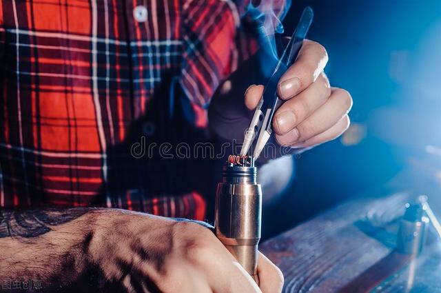 一個(gè)人單干暴利項(xiàng)目地?cái)偸謾C(jī)鍍膜，一個(gè)人單干暴利項(xiàng)目服裝？