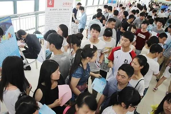 什么專業(yè)最賺錢 適合女生的工作（什么專業(yè)最賺錢 適合女生的職業(yè)）