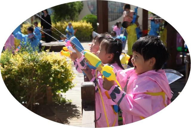 幼兒園簡介廣告宣傳圖片，幼兒園簡介宣傳欄內(nèi)容圖片