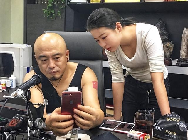 望月直播間旋轉(zhuǎn)木馬多少錢(qián)，望月直播一個(gè)木馬多少錢(qián)
