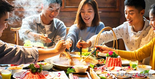 發(fā)喝酒視頻到朋友圈怎么說，朋友圈喝酒小視頻喝酒？