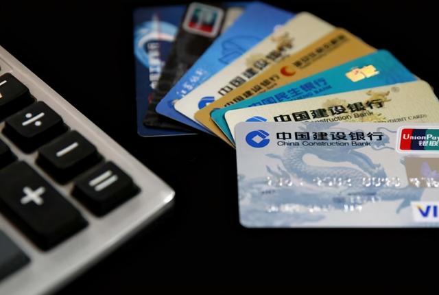 哪個(gè)銀行的信用卡取現(xiàn)不要手續(xù)費(fèi)（從銀行卡取現(xiàn)金需要手續(xù)費(fèi)嗎）