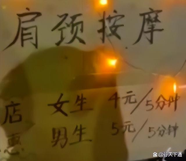 在大學擺攤買點什么賺錢（大學里擺攤什么賺錢）