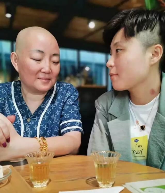 電腦開直播需要些什么設(shè)備（手機(jī)開直播需要些什么設(shè)備）