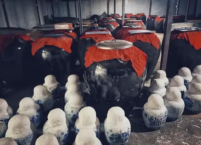在鎮(zhèn)上開(kāi)個(gè)賣(mài)散酒的店怎么樣（賣(mài)散酒掙錢(qián)嗎利潤(rùn)多少）