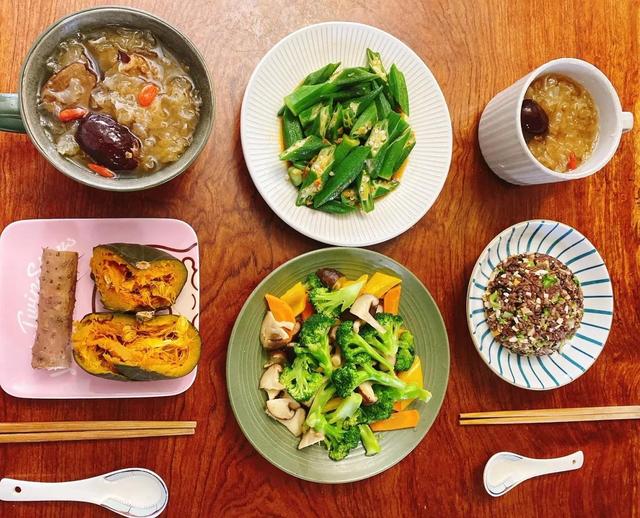吃素食發(fā)朋友圈配字小紅書，發(fā)素食的朋友圈配文？