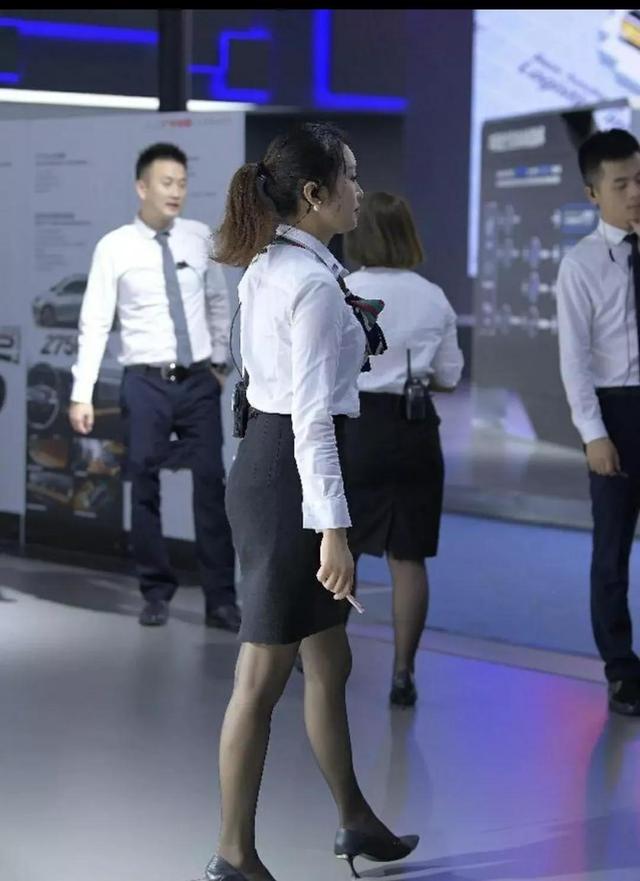 買(mǎi)車(chē)女銷(xiāo)售要陪你一晚上怎么辦（賣(mài)車(chē)的銷(xiāo)售說(shuō)陪你睡）