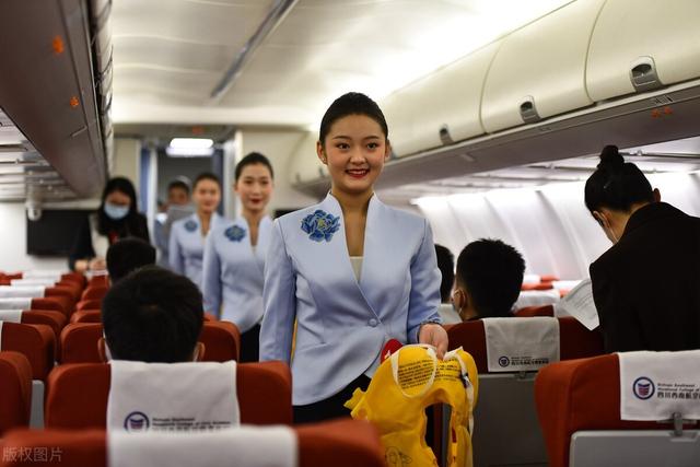 空姐朋友圈都怎么發(fā)，空姐說說？