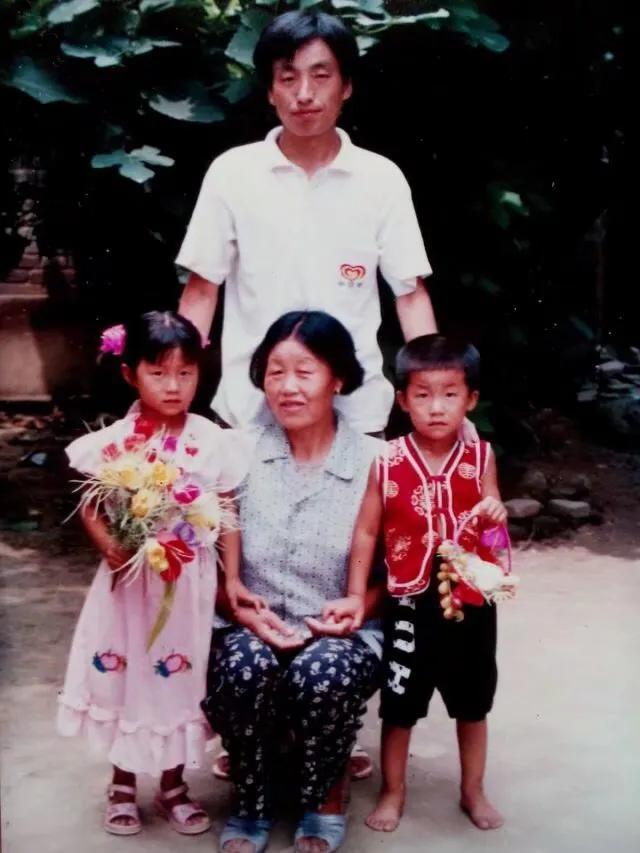 關(guān)于媽媽生日發(fā)朋友圈的句子，媽媽的生日發(fā)朋友圈的句子？