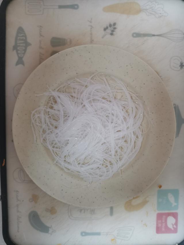 蝦仁粉絲蒜蓉做法大全圖解視頻，蝦仁粉絲蒜蓉做法大全圖解圖片？