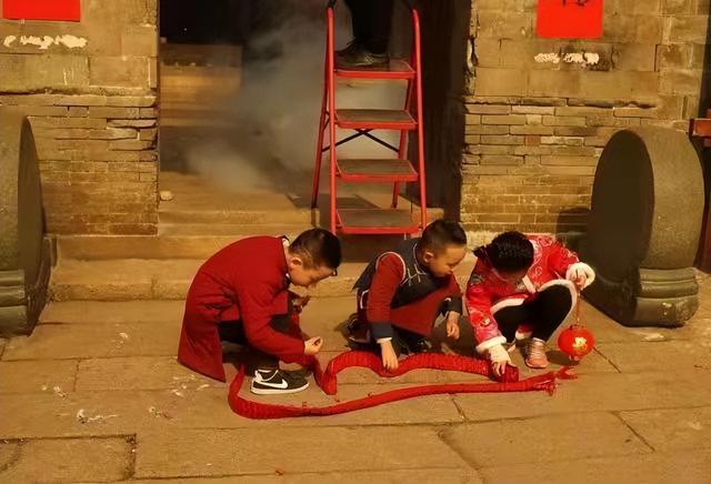 小孩玩的鞭炮種類有哪些（小孩玩的鞭炮種類粵語）