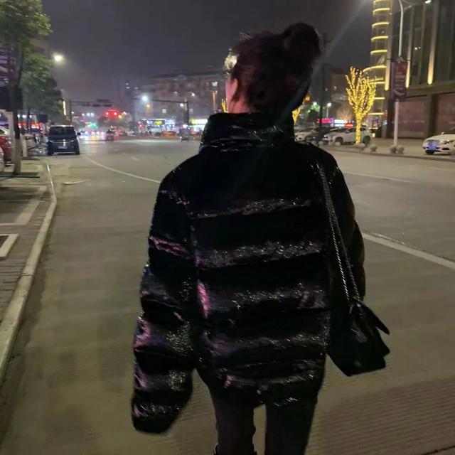 女生開直播賺錢嗎（女生做什么直播掙錢）
