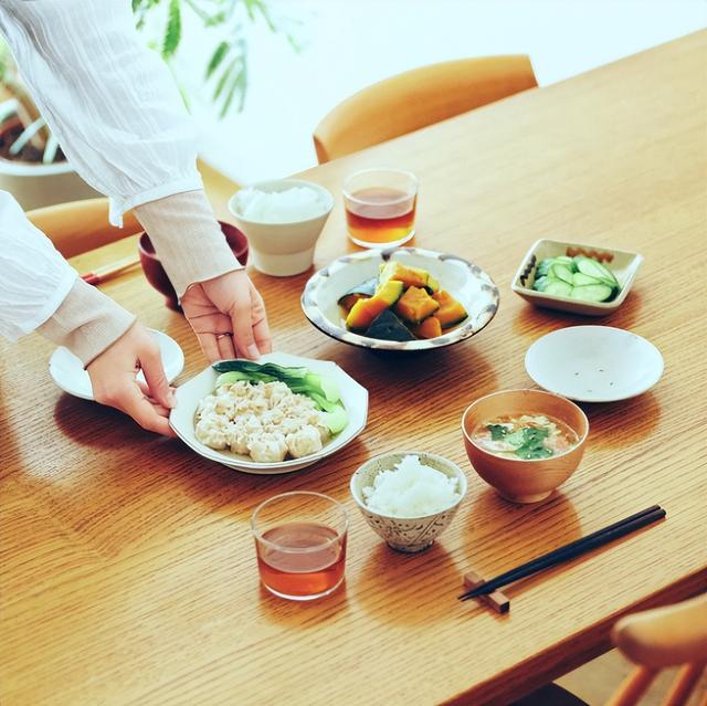 抖音最火圖片一家四口兩個(gè)兒子的照片，抖音上有一家四口兩個(gè)兒子？