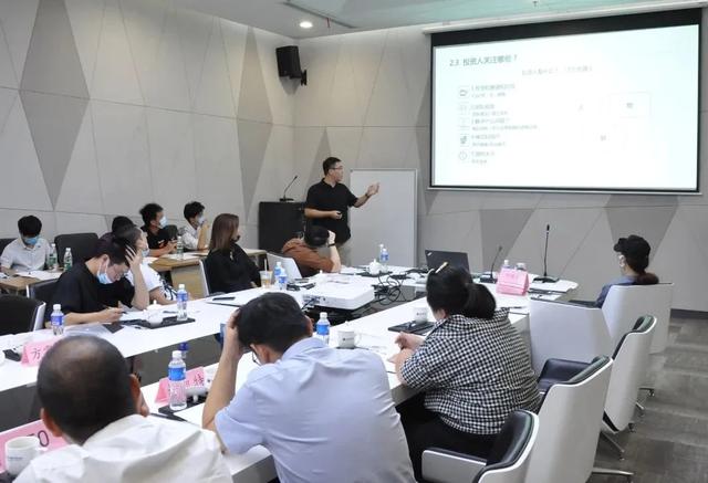 大學(xué)生創(chuàng)業(yè)畫(huà)布作業(yè)模板，大學(xué)生創(chuàng)業(yè)畫(huà)布作業(yè)模板知乎？