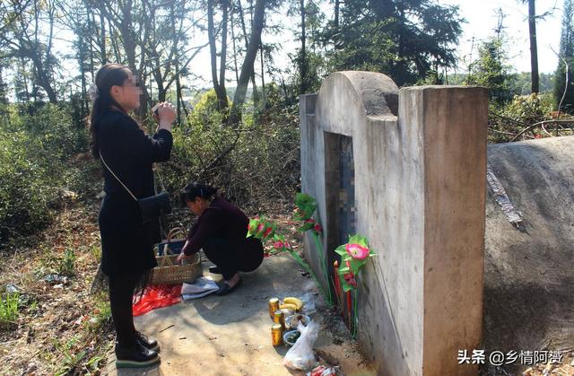 三周年上墳有什么講究和忌諱三周年提前去好嗎（三周年上墳有什么講究和忌諱水果）