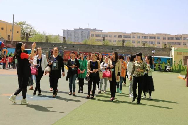 幼兒園簡介廣告宣傳圖片，幼兒園簡介宣傳欄內(nèi)容圖片